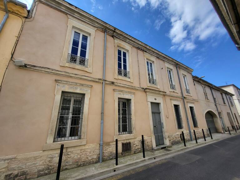 Immeuble, 19 pièces, Nîmes — photo 1