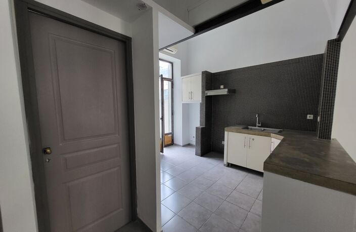 Immeuble, 19 pièces, Nîmes — photo 2