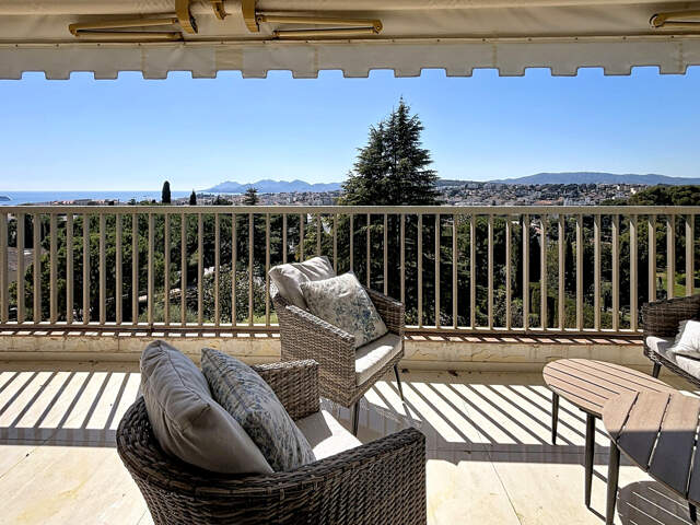 CANNES OXFORD. RESIDENCE AVEC PARC ET PISCINE. APPARTEMENT 3 — photo du bien