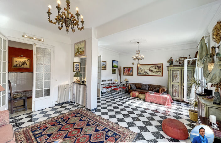 MENTON CARRÉE D'OR - LUXUEUX T5/6 TRAVERSANT DANS IMMEUBLE B — photo 2