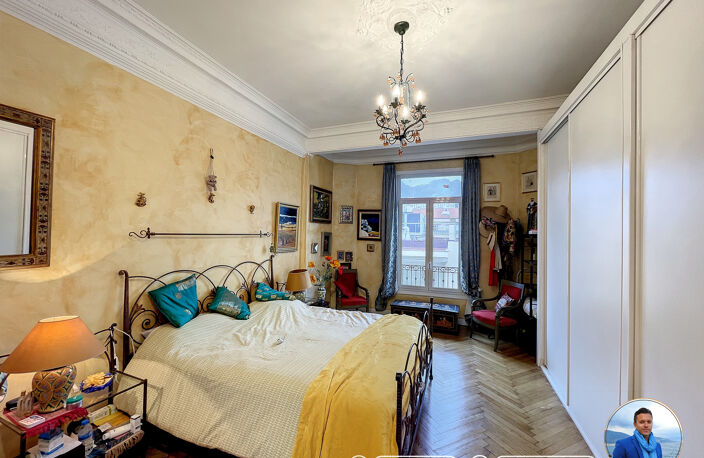 MENTON CARRÉE D'OR - LUXUEUX T5/6 TRAVERSANT DANS IMMEUBLE B — photo 5