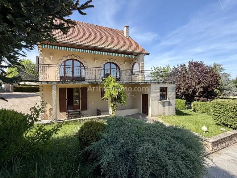 MAISON FAMILIALE DE 363 M² AVEC PISCINE, TERRAIN DE 2 684 M² ET VUE SUR LES MONTAGNES — photo 1