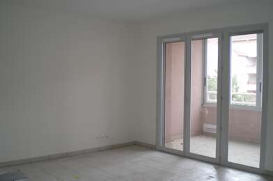 Appartement 3 pièces 811 €