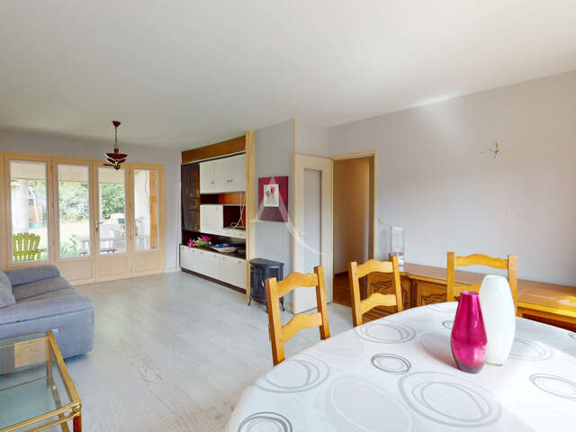 Maison de plain-pied rénovée à vendre à Saint-Jean-de-Braye , 3 chambres, jardin, garage — photo du bien