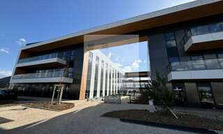Bureau  4552 m² à louer à Genas (69740)