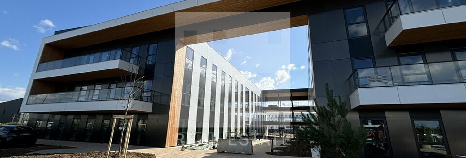 Bureau  4552 m² à louer à Genas (69740)