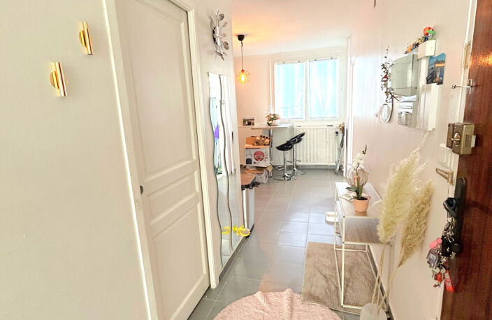 EXCLUSIVITE: IDEAL INVESTISSEUR SAINT-ETIENNE BEL APPARTEMEN — photo 3