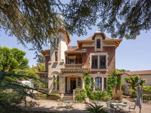 CALUIRE ET CUIRE, DEMEURE DU XXème, 217m², TERRAIN 1580m² — photo du bien