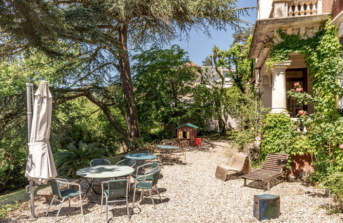 CALUIRE ET CUIRE, DEMEURE DU XXème, 217m², TERRAIN 1580m² — photo 3