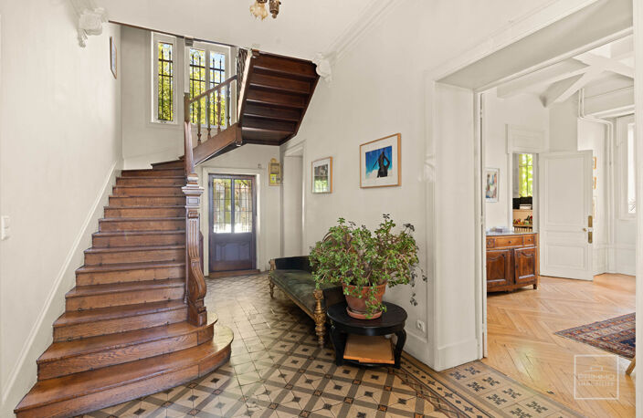 CALUIRE ET CUIRE, DEMEURE DU XXème, 217m², TERRAIN 1580m² — photo 4
