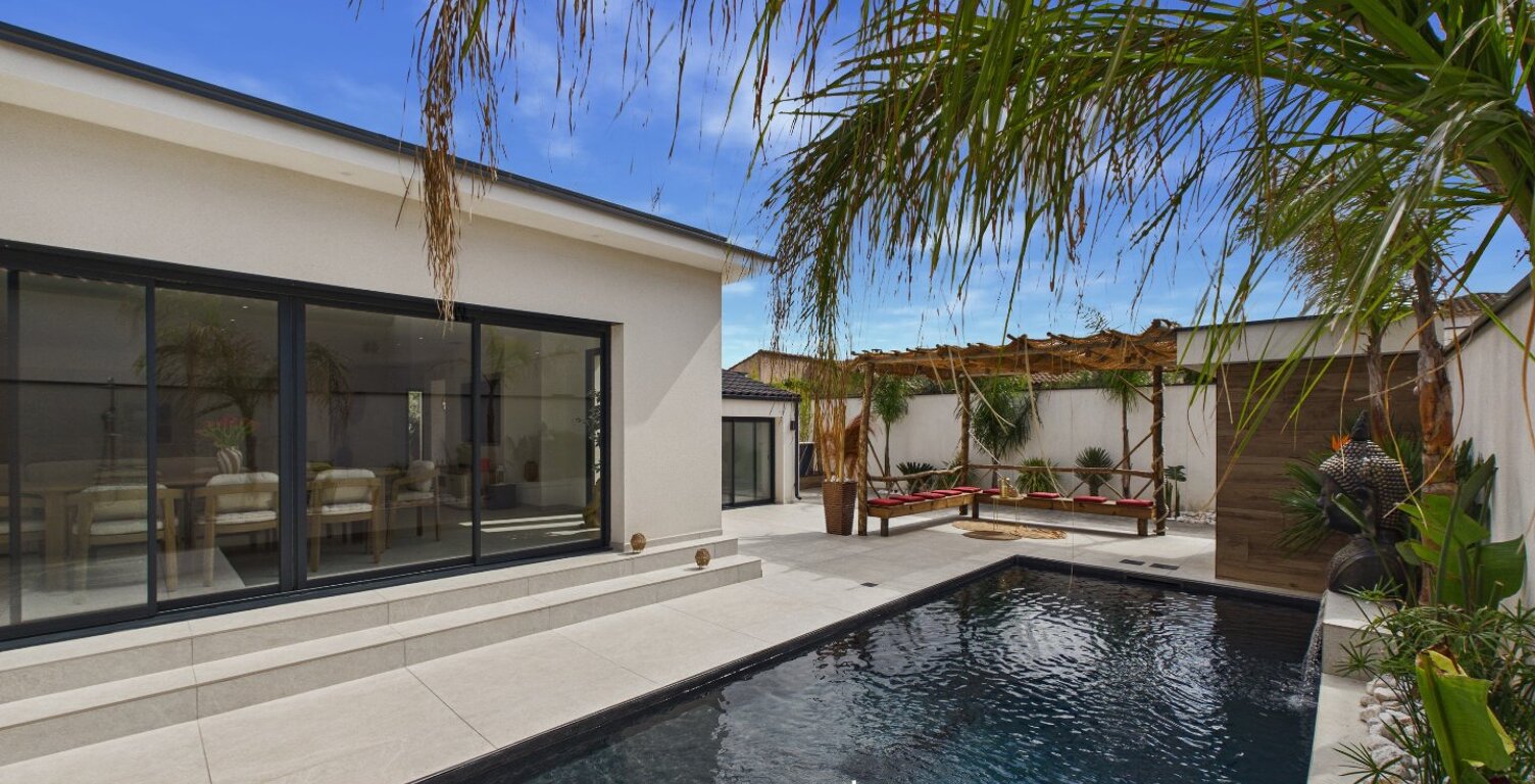 Villa — photo 1