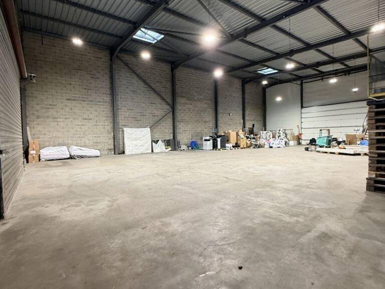 Location Local d'activités 470 m&sup2; — photo 1