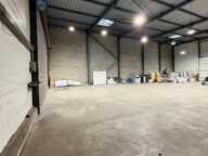 Location Local d'activités 470 m&sup2; — photo 2