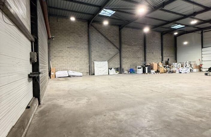 Location Local d'activités 470 m&sup2; — photo 2