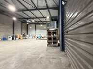 Location Local d'activités 470 m&sup2; — photo 3