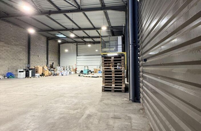 Location Local d'activités 470 m&sup2; — photo 3