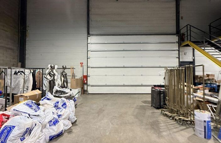 Location Local d'activités 470 m&sup2; — photo 4