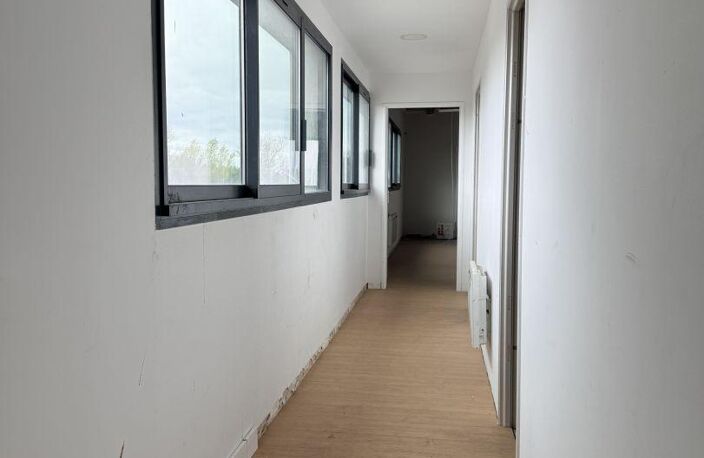 Location Local d'activités 470 m&sup2; — photo 5