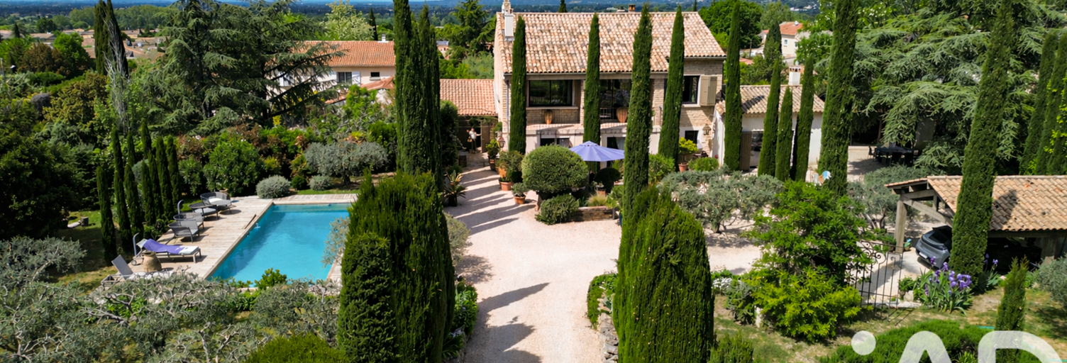 Maison 7 Pièces 239 m² à vendre à Robion (84440)