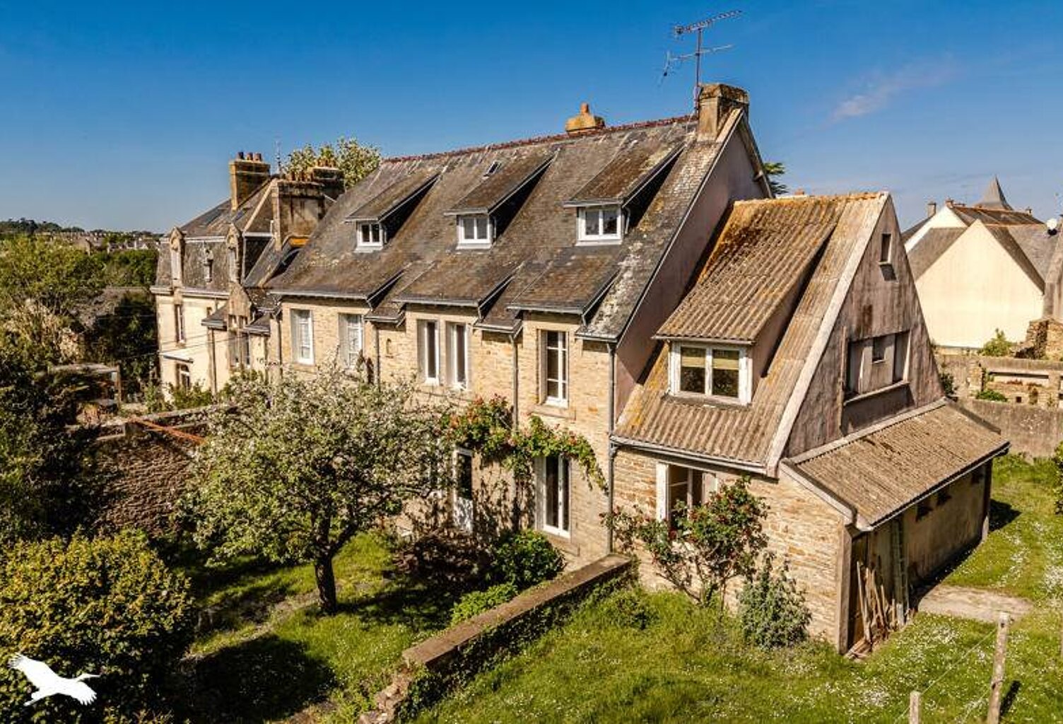 Maison en pierre de 8 pièces principales — photo 1