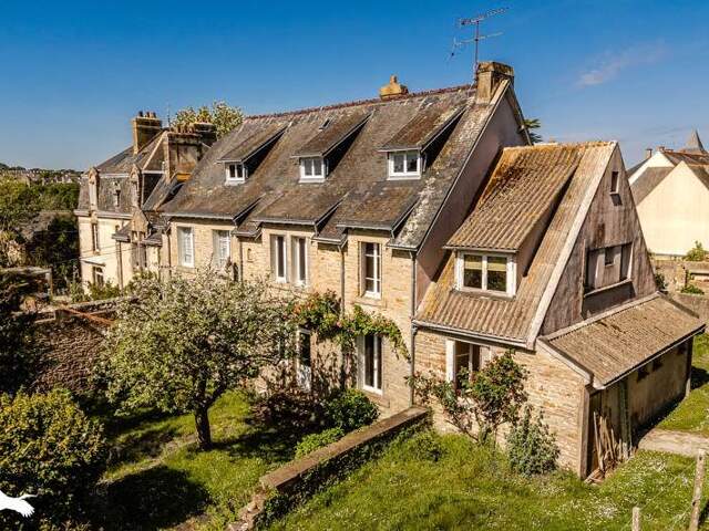 Maison en pierre de 8 pièces principales — photo du bien