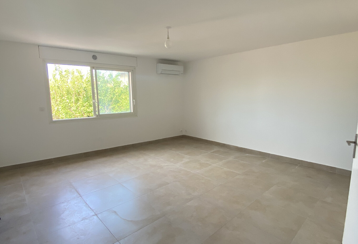 APPARTEMENT DE TYPE 1 SITUE AU LAPIN BLANC 13008 — photo 1