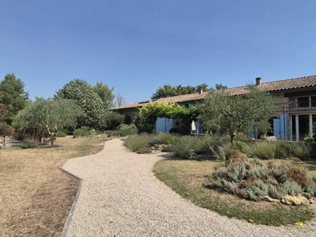 Maison en pierre de 6 pièces principales — photo du bien