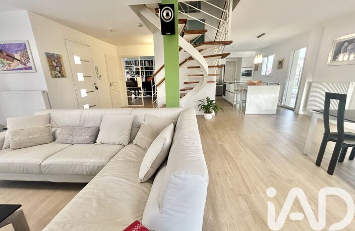 Vente Maison/villa 7 pièces — photo 2