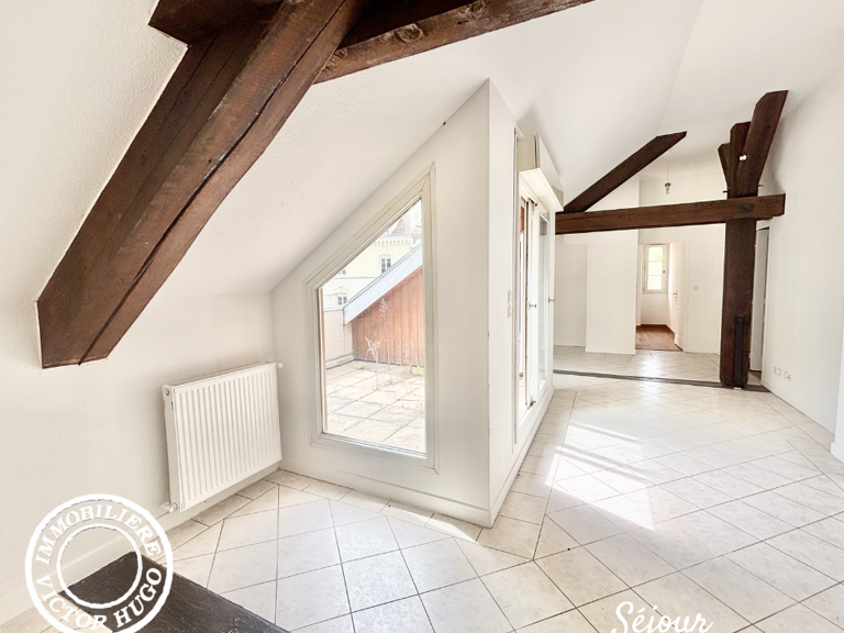T5 atypique de 105 m2 au 2 ème étage avec Terrasse et vue sur le Château Charmille — photo 1