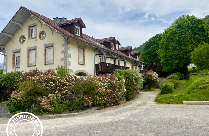 T5 atypique de 105 m2 au 2 ème étage avec Terrasse et vue sur le Château Charmille — photo 4