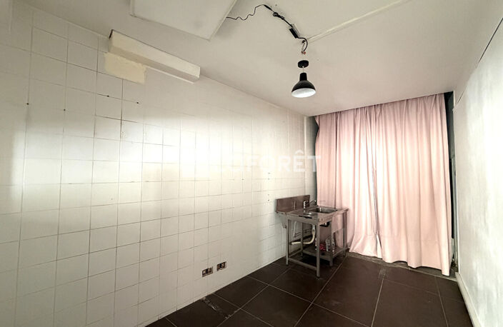 LOCAL PROFESSIONNEL - L'Isle Sur La Sorgue - 2 pièces - 45 m² — photo 4