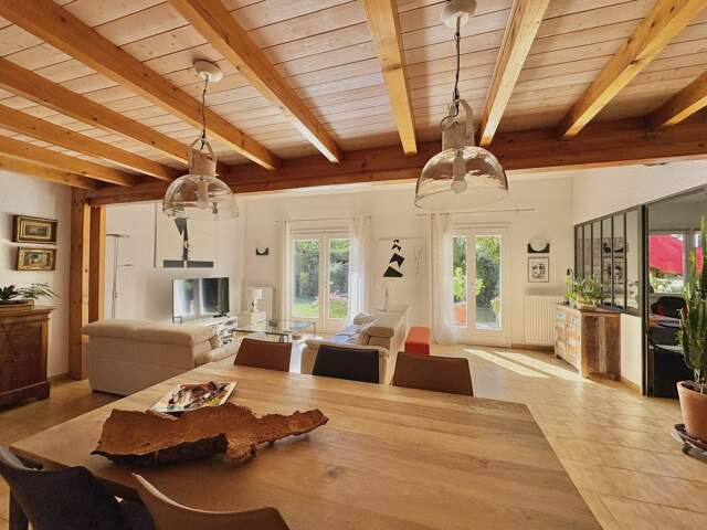 Maison familiale de 132 m² avec jardin, terrasse et garage dans — photo du bien