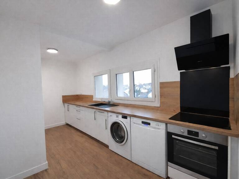 Appartement entièrement rénové-centre ville-stationnement sécurisé-balcon-2 chambres — photo 1