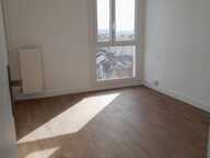 Appartement entièrement rénové-centre ville-stationnement sécurisé-balcon-2 chambres — photo 4