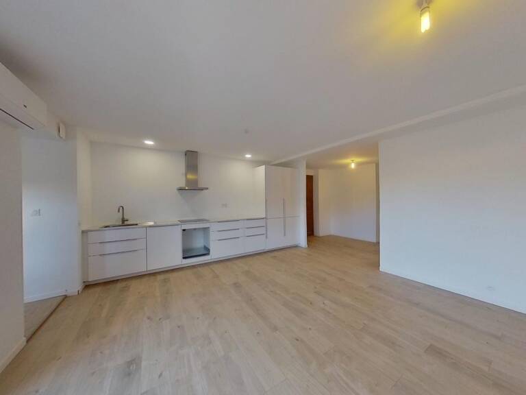 Grand T4 lumineux d'environ  90 m2 neuf quartier de la gare à hyères — photo 1