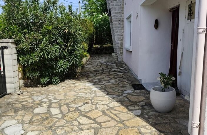 Maison à vendre 6 pièces L'ISLE D'ESPAGNAC (16) — photo 3