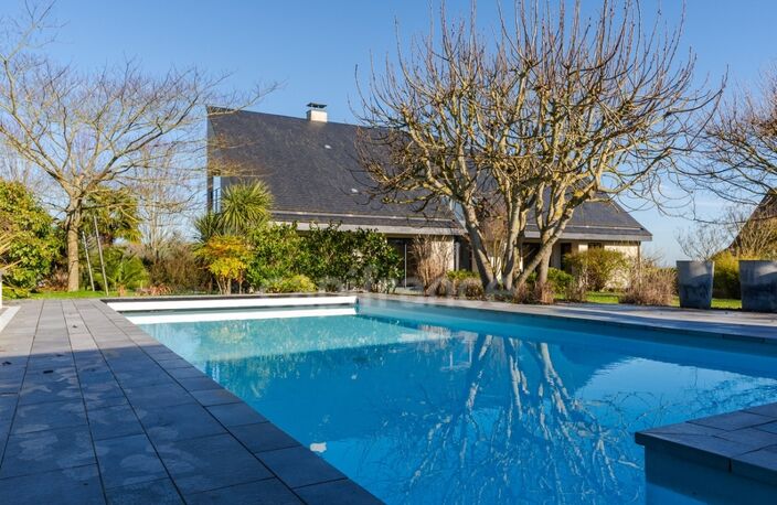Propriété contemporaine de 228 m² sur un terrain clos de 2989m² avec piscine à 10 minutes de Saumur et 40 m' d'Angers — photo 2