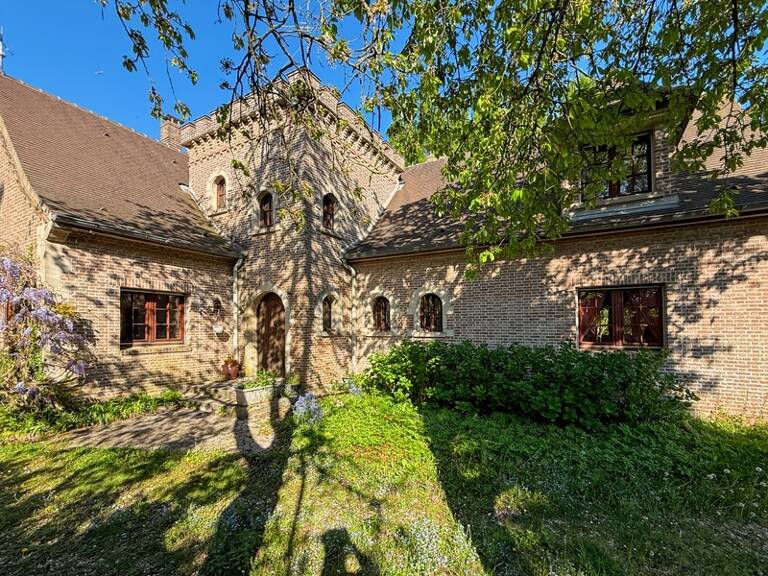 Maison de caractère style manoir – 258 m² – Parc arboré – Allée privative – Fort potentiel — photo 1