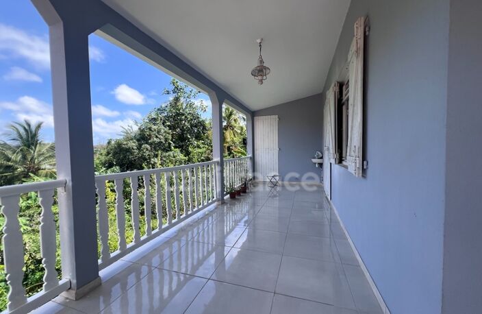 À vendre - Maison T7 de 201 m² + 100 m² non habitable sur un terrain de 1493 m² - LE MARIN (972) — photo 5