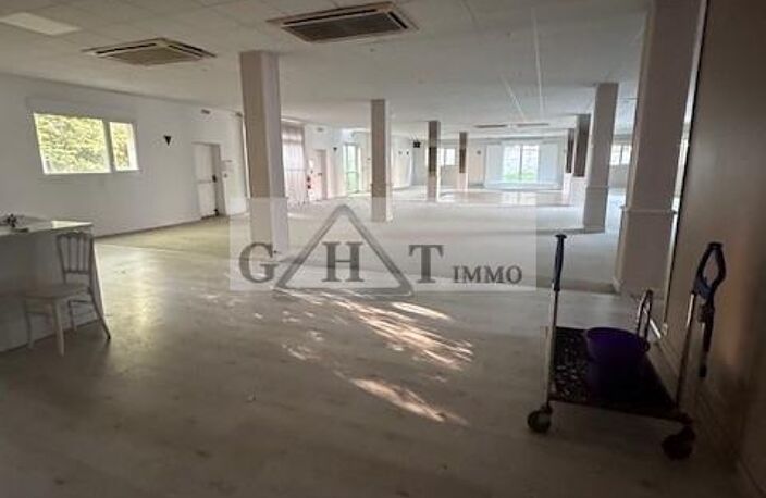 MAROLLES EN BRIE BATIMENT INDEPENDANT DE 850 M² TERRAIN EXPLOITABLE — photo 2
