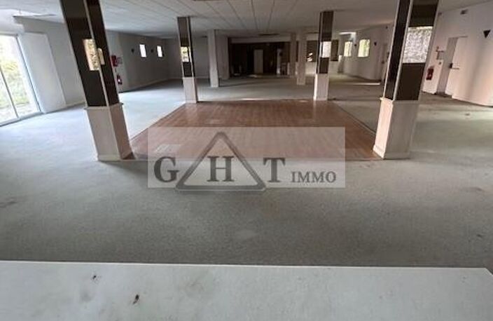 MAROLLES EN BRIE BATIMENT INDEPENDANT DE 850 M² TERRAIN EXPLOITABLE — photo 4