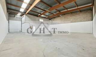 Local industriel  564 m² à louer à Émerainville (77184)