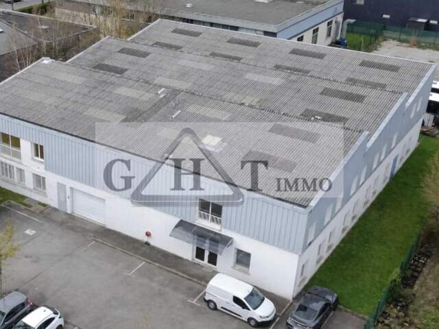 À LOUER : LOCAUX D’ACTIVITÉS - BUC 1470m² — photo du bien