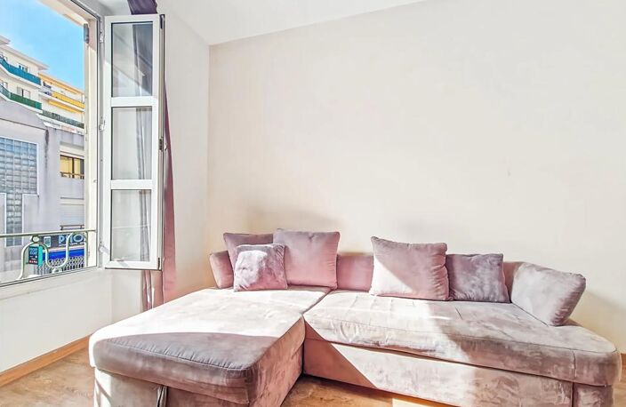 Appartement T2 lumineux avec potentiel à Nice — photo 3