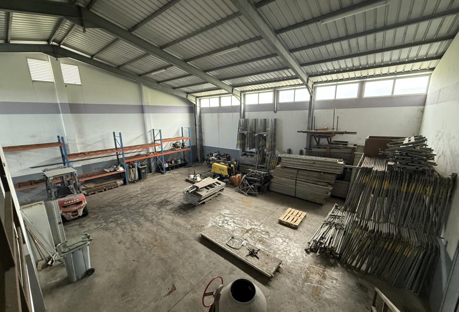 Entrepôt rare de 611 m² – Saint-Benoît — photo 1