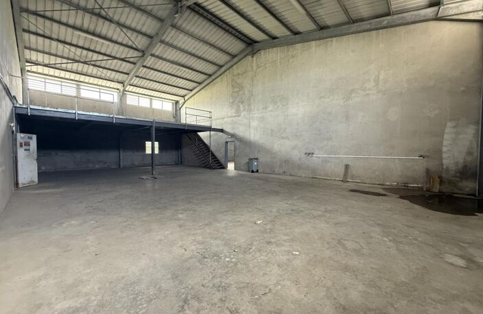 Entrepôt rare de 611 m² – Saint-Benoît — photo 2