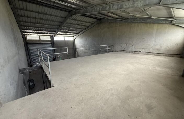 Entrepôt rare de 611 m² – Saint-Benoît — photo 3