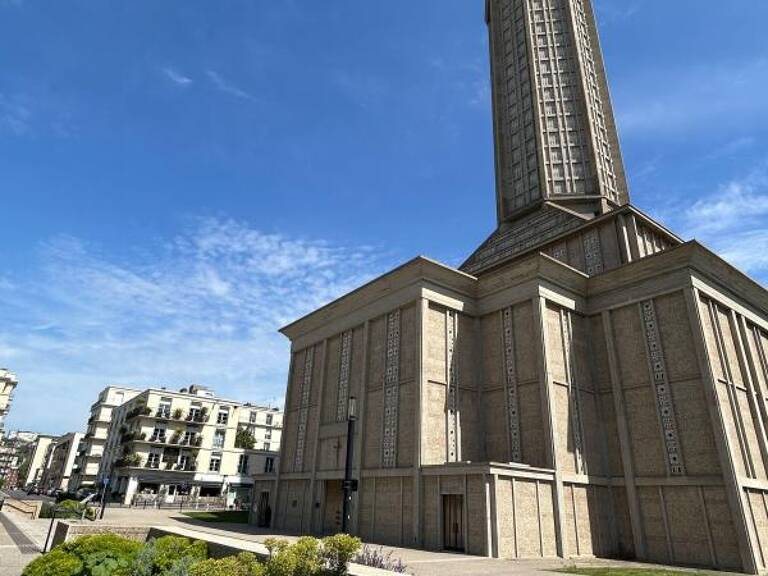Au pied de la plage et de l'église Saint Joseph, 2ch de 105m2 parking collectif + balcon expo sud et ascenseur — photo 1