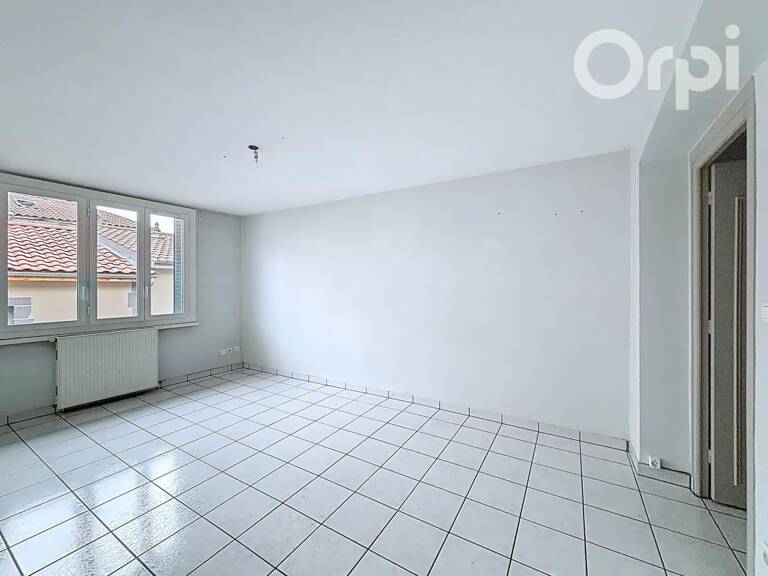 Maison 3 chambres, garage et grande cour fermée — photo 1