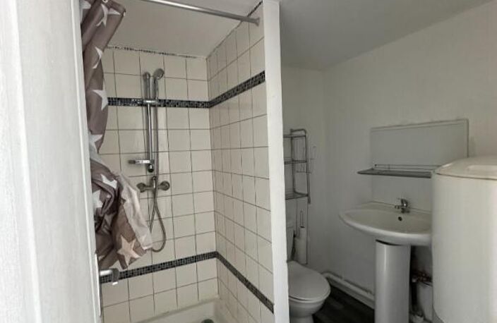 IMMEUBLE DE RAPPORT de 99 m2 et 45m2 de local commercial - Wazemmes — photo 5